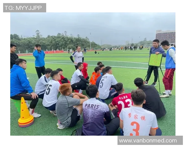 广州足球队与重庆足球队耐力对决赛后分析与总结