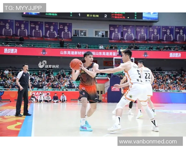山东男篮与辽宁男篮激战正酣谁将赢得这场巅峰对决的胜利