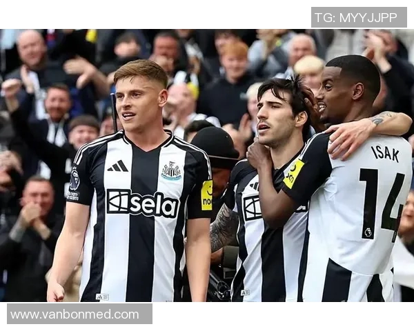 曼联逆转曼城上演经典大战4比3的传奇对决令人难忘