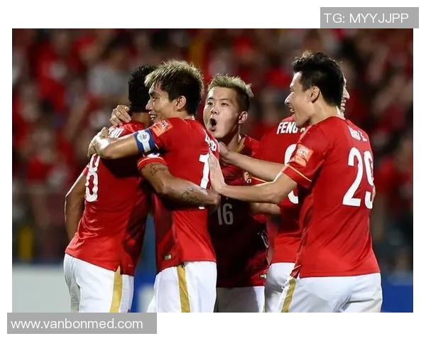 鲁能泰山迎战英超劲旅狼队展现中超球队实力与魅力