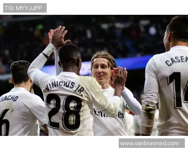 利物浦与皇马精彩对决录像回放全程分析与精彩瞬间回顾 利物浦与皇马精彩对决录像回放全程分析与精彩瞬间回顾