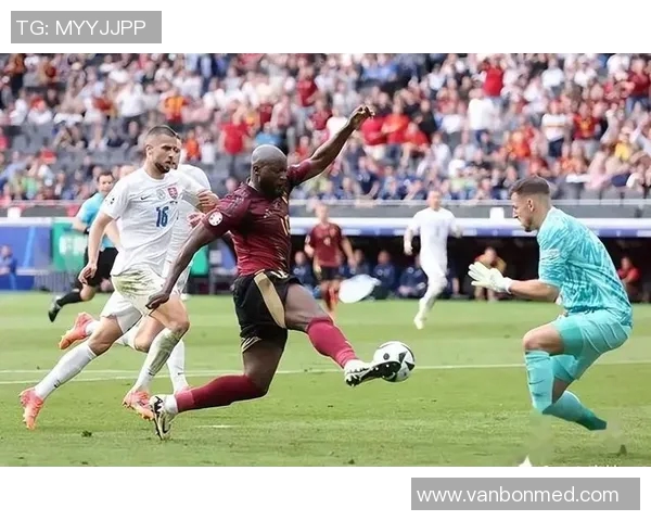 卢卡库重返巅峰之路：从困境到荣耀的足球传奇旅程