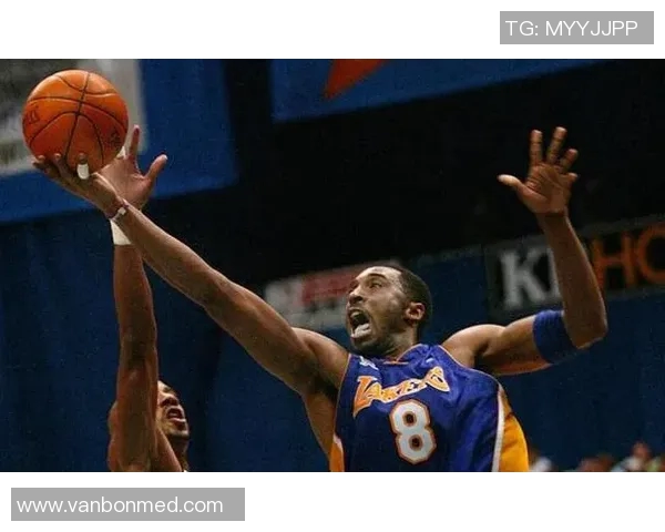 科比在2008年对阵马刺的经典对决回顾与精彩瞬间分析 科比在2008年对阵马刺的经典对决回顾与精彩瞬间分析