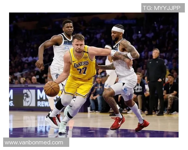 东契奇狂砍73分刷新现役得分纪录独行侠成功终结太阳队11连胜之旅