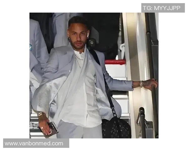 内马尔领衔大巴黎对决利物浦激情碰撞引发球迷热议 内马尔领衔大巴黎对决利物浦激情碰撞引发球迷热议