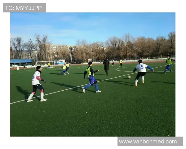 棉农与吉达阿赫的对决：一场激烈的足球较量与农田的故事交织