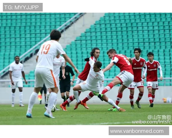 鲁能对阵香港南华精彩视频回顾与比赛亮点分析