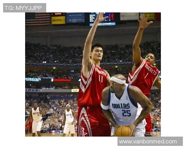 2004年姚明带领火箭挑战湖人季后赛的精彩瞬间与历史意义解析