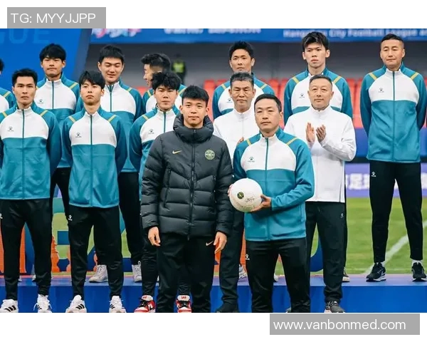 杭州足球队在城市联赛中的默契配合与战术分析探讨