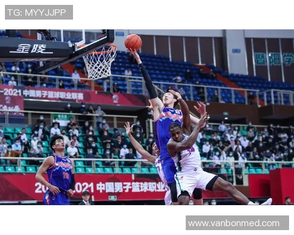 西安排球队的战术意识与传统球队的深度对比分析